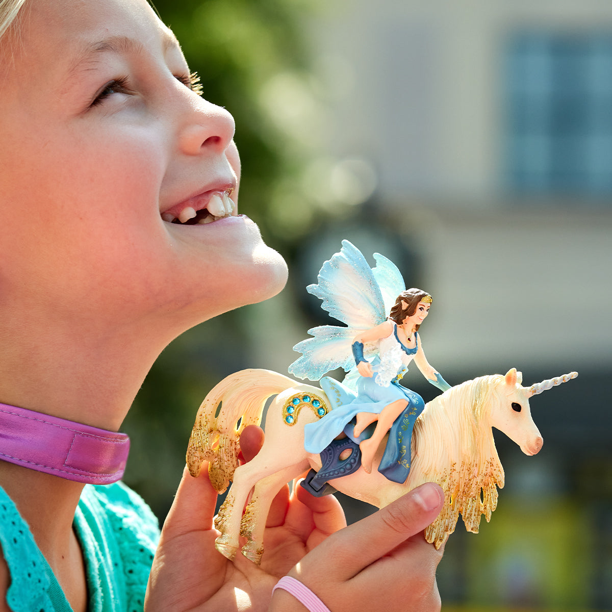 Eyelas buitenrit op gouden eenhoorn